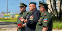 Можайский округ чествовал «крылатую пехоту» у памятника ветеранам - Regions.Ru